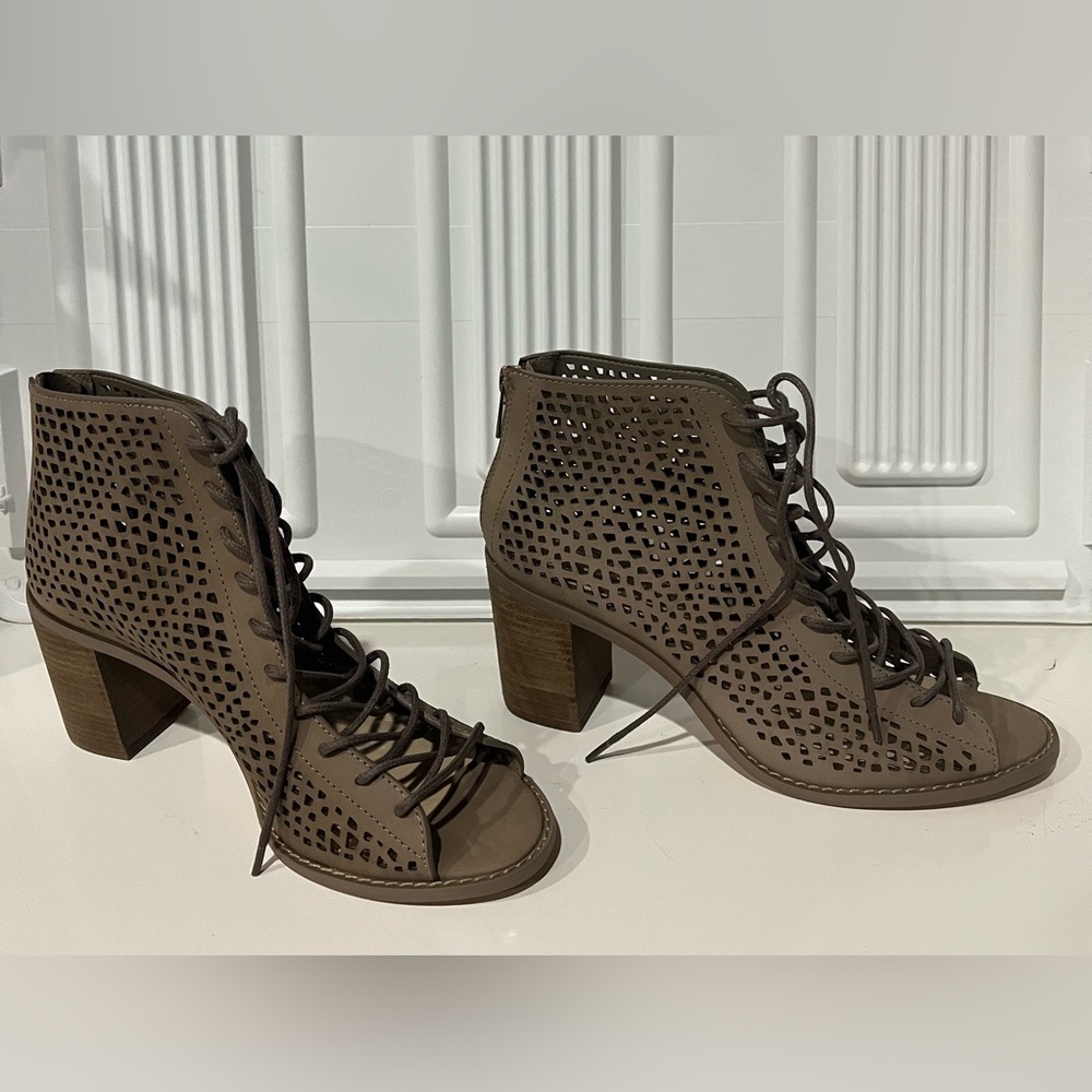 Women’s Beige smoke cloud suede sandle/boot hill.